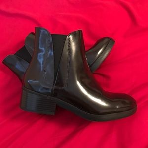 Like new Zara basic chocolate boots.